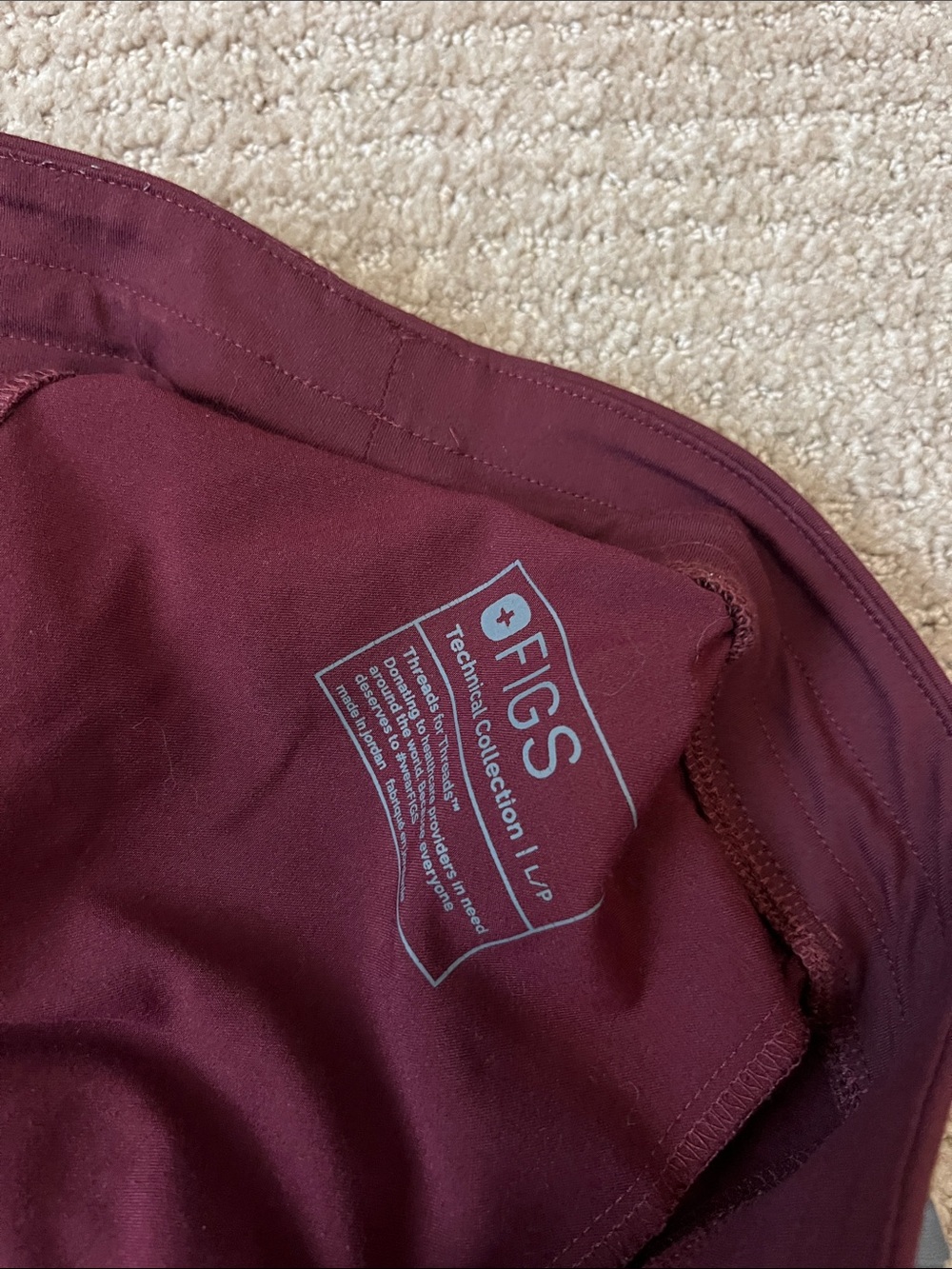 Figs Women’s Burgundy Scrub Set Large Petite - Picture 5 of 7